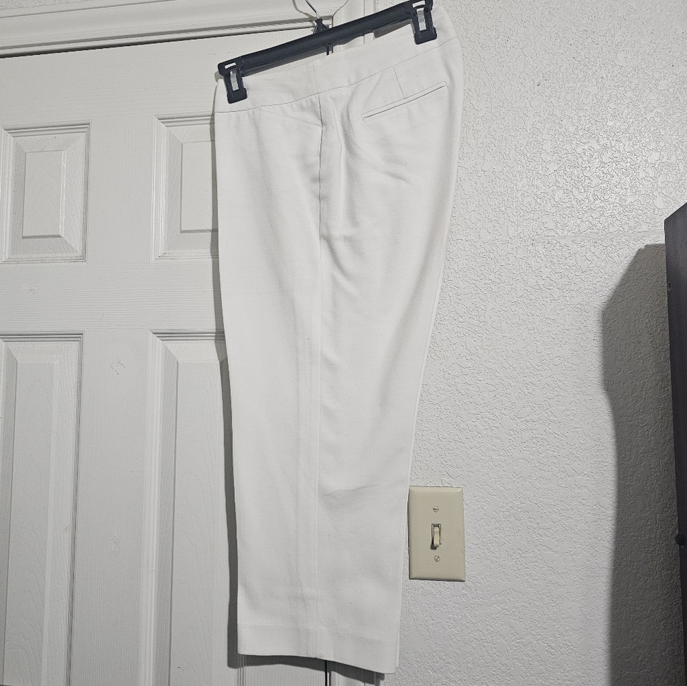 ❣️SALE❣️ Rafaella Curvy White Pants Size: 6
